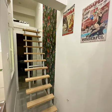 In Apartman *